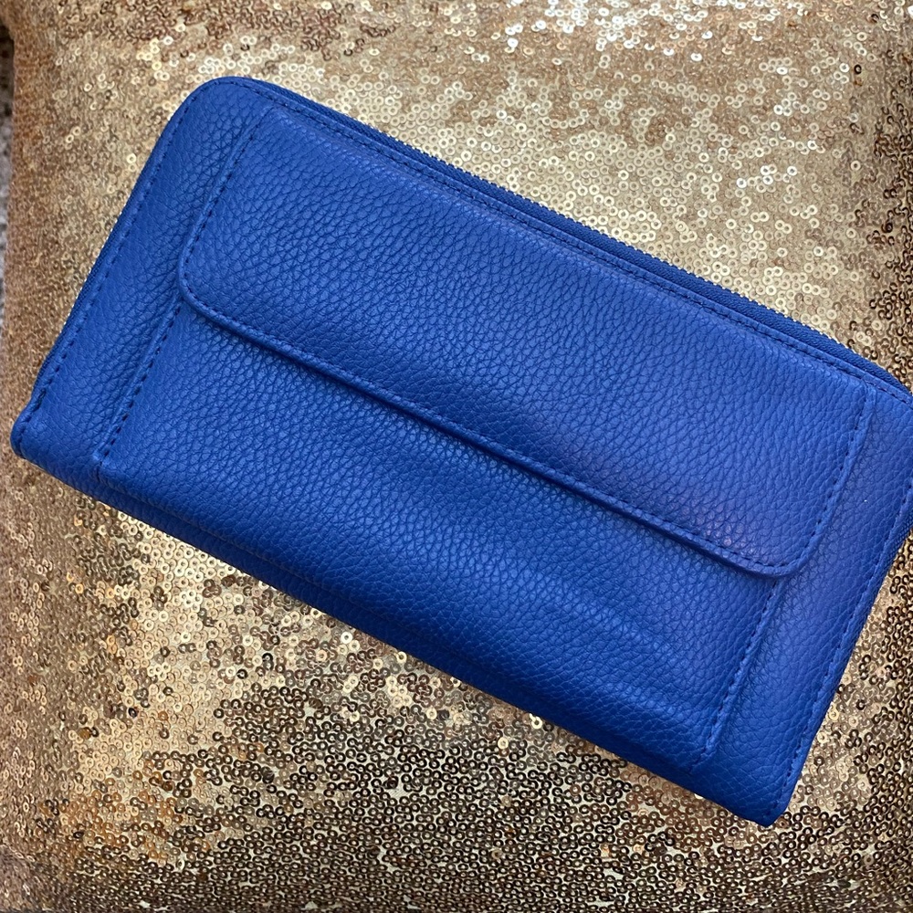 Blue clutch